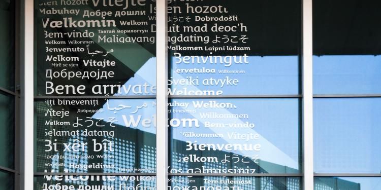 Welcome signs in many languages